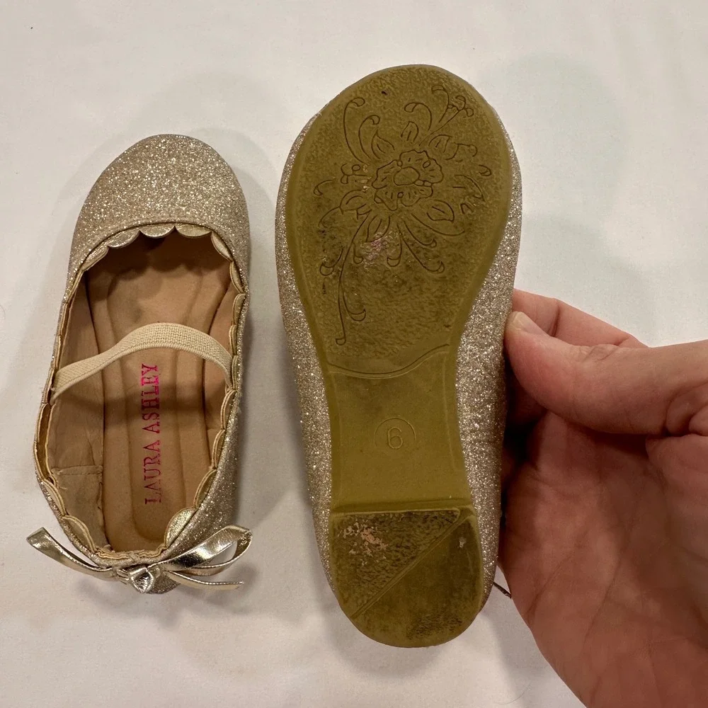 Laura Ashley Glitter‎ Scalloped Ballet Flats Kids Size 6 Gold Bow | Princesscore